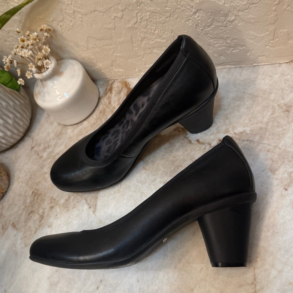 Vionic pump black Sz 9